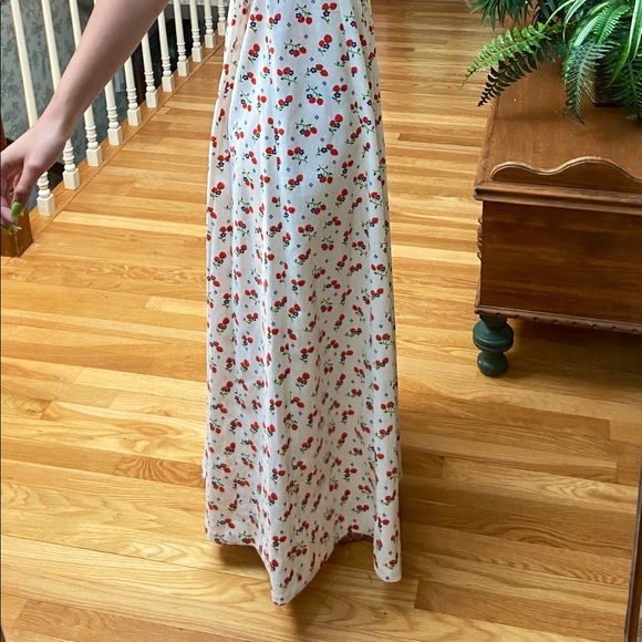 Vintage strawberry maxi dress - Picture 2 of 2